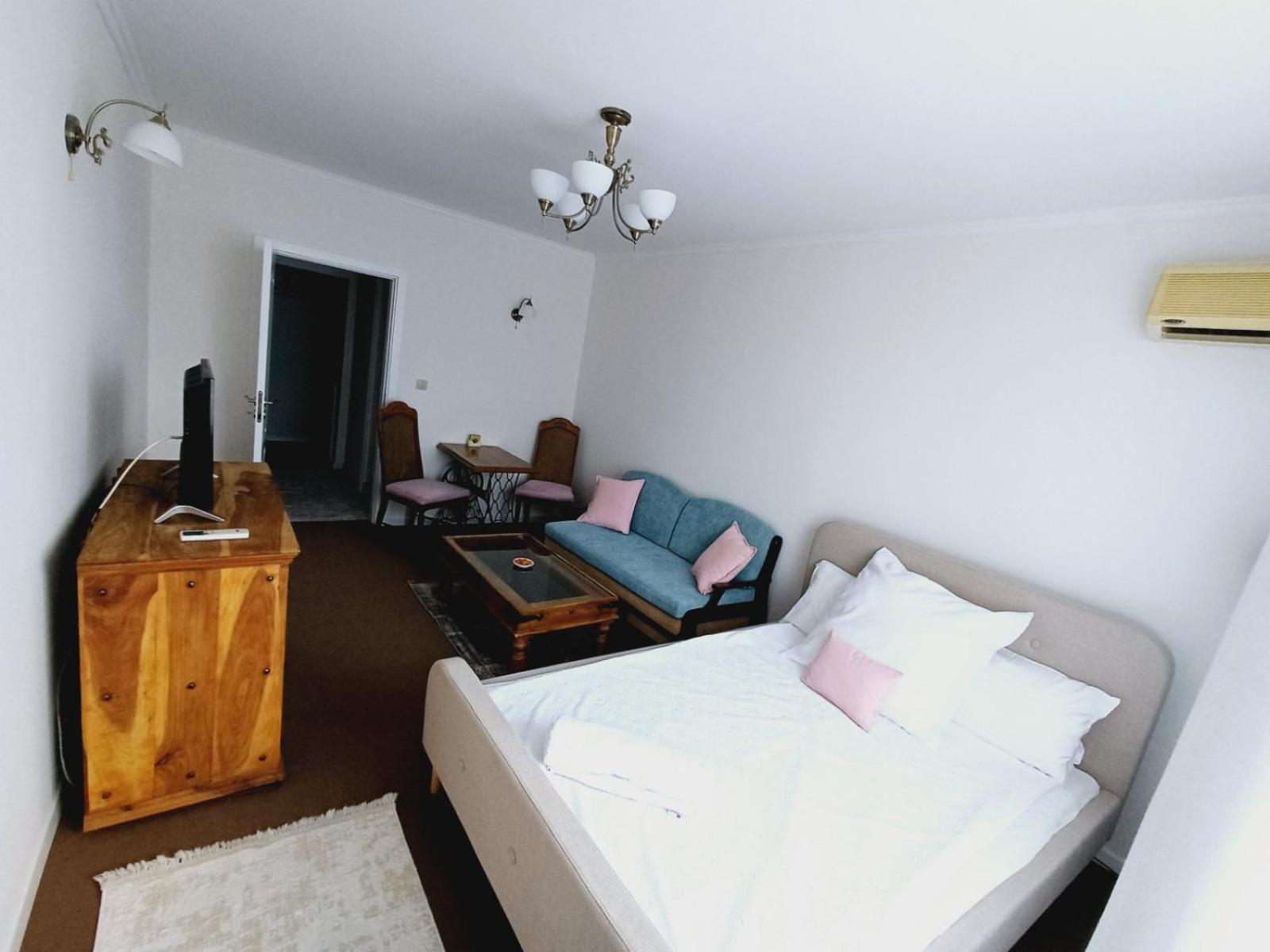 Wild Cherry Apartments セインツ・コンスタンティン＆ヘレナ エクステリア 写真